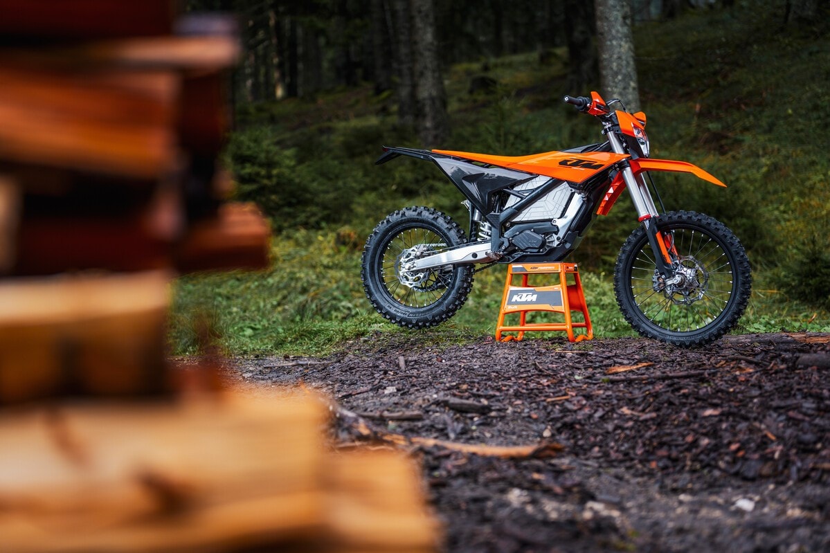 KTM non molla sull'elettrico e presenta la nuova Freeride E